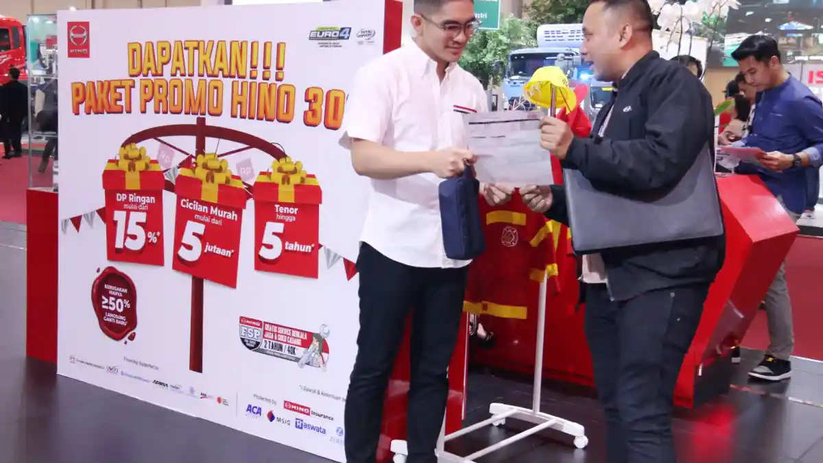 Foto - Hino Umbar DP Ringan 15 Persen Untuk Pembelian Hino 300 di GIIAS 2023