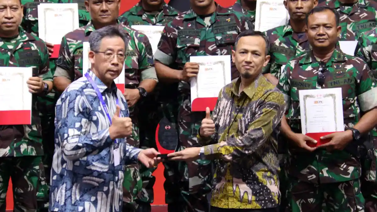 Foto - Hino Gandeng Pertamina dan TNI Sumbangsih Energi ke Pelosok Tanah Air