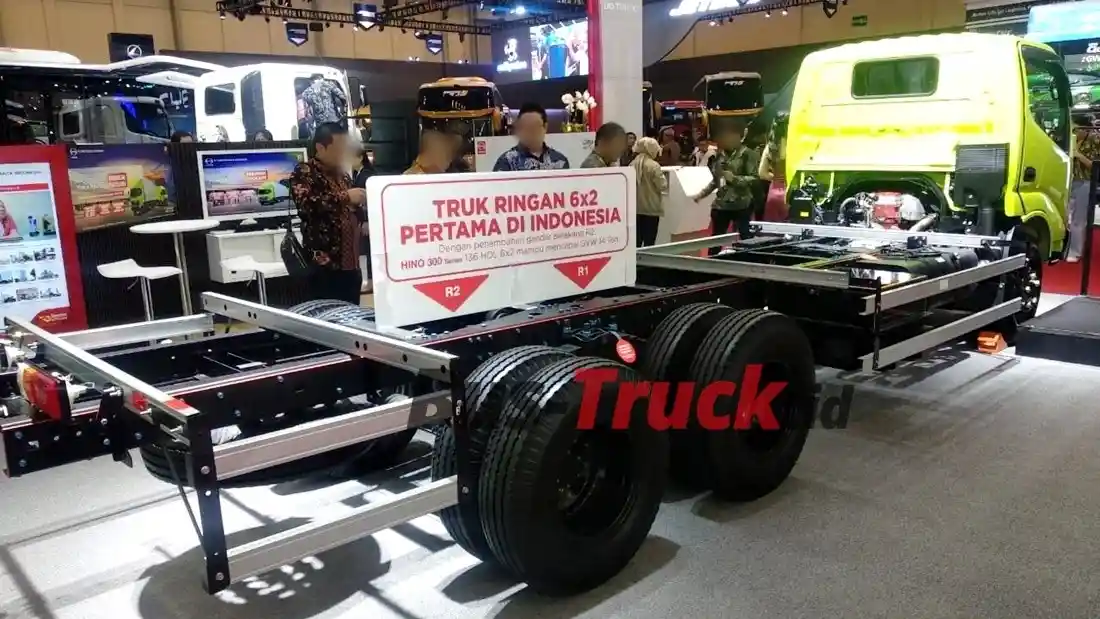 Foto - Hino Gempur Pasar Truk Ringan Di Malang Dan Surabaya