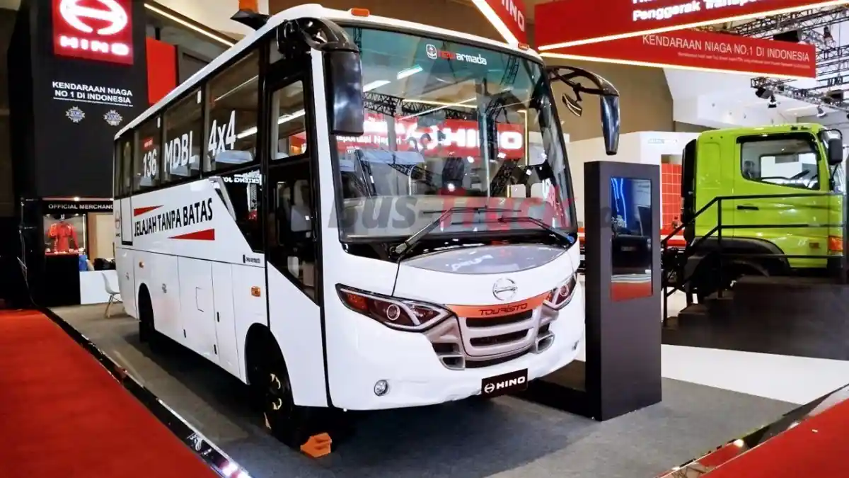 Foto - Hino Buka Kelas Industri Hino Di SMKN 5 Makassar