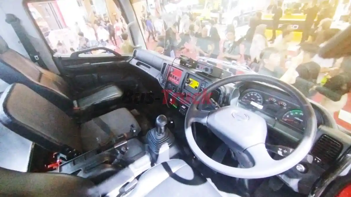 Foto - Hino 500 FM 280 JD 6x4 Fire Truck, Sasis Tangguh untuk Kendaraan Pemadam Kebakaran