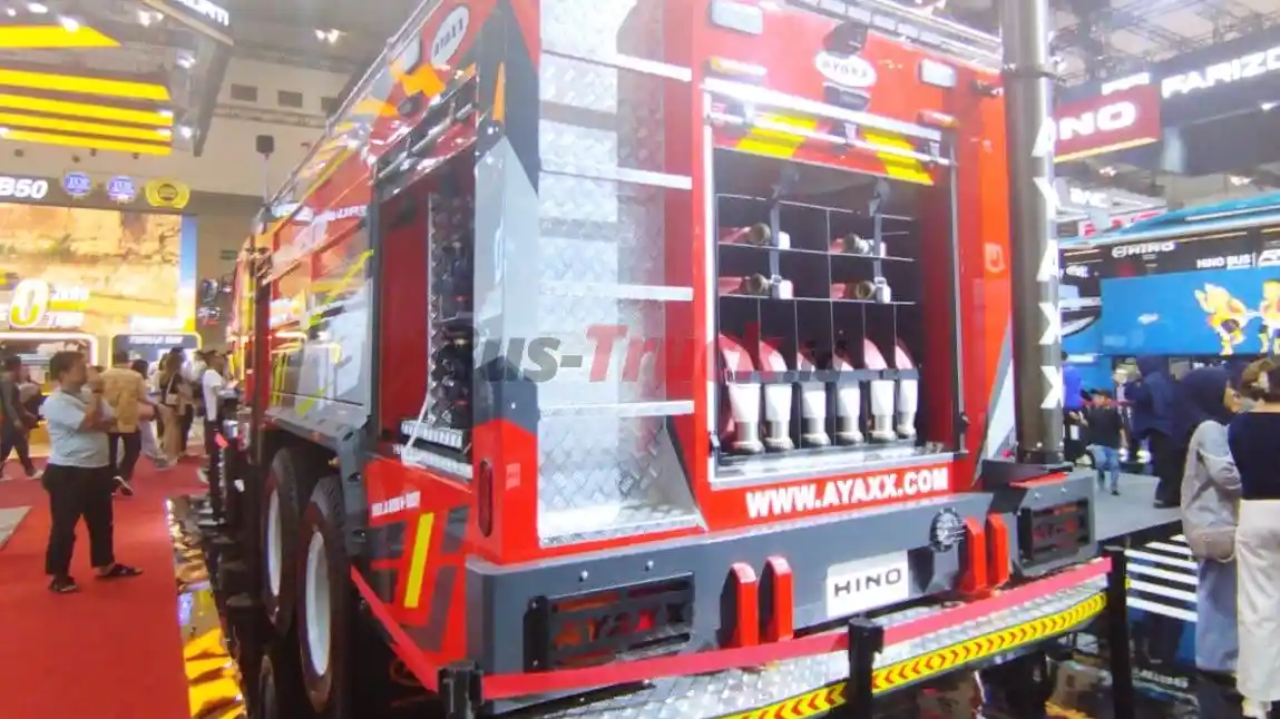 Foto - Hino 500 FM 280 JD 6x4 Fire Truck, Sasis Tangguh untuk Kendaraan Pemadam Kebakaran