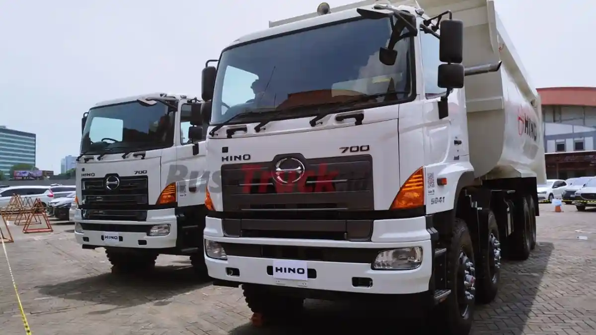 Foto - Hino Buka Kelas Industri Hino Di SMKN 5 Makassar