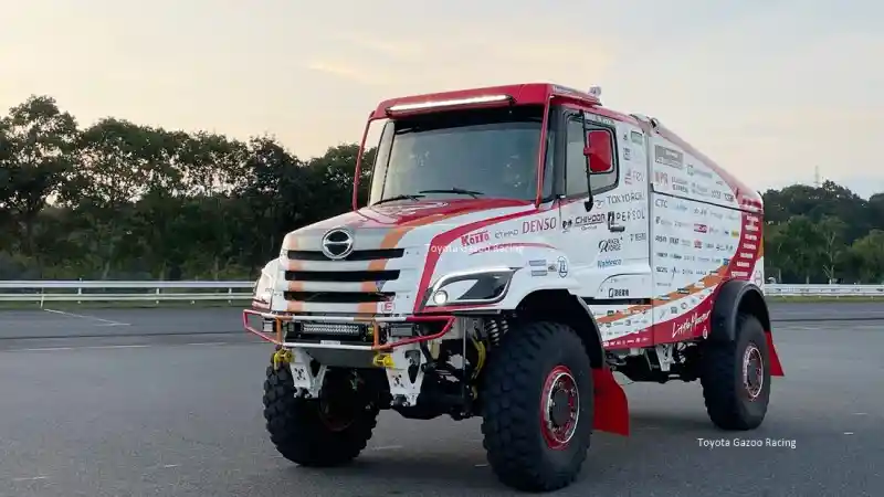 Foto - Toyota Terjunkan Hilux untuk Dakar Rally 2025. Gunakan Mesin Land Cruiser 300