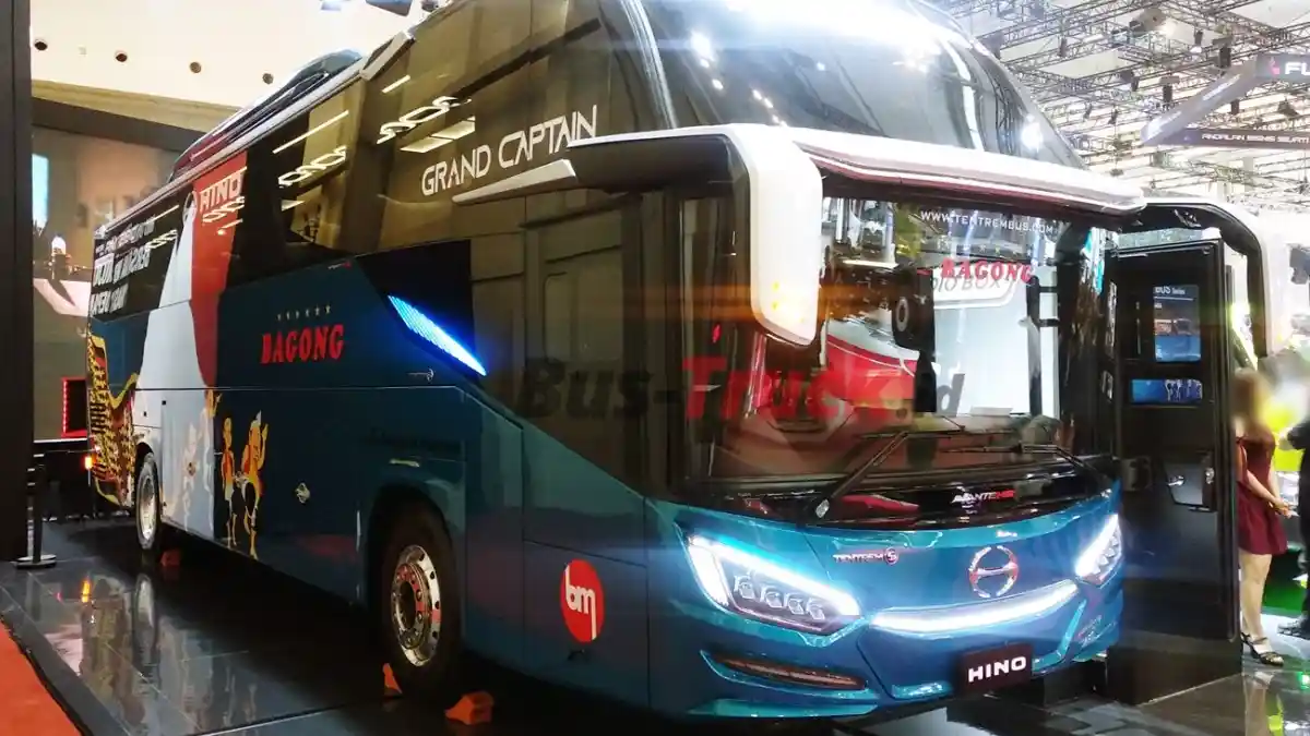 Foto - Di GIIAS 2025 Primajasa Borong 100 Unit Bus Hino