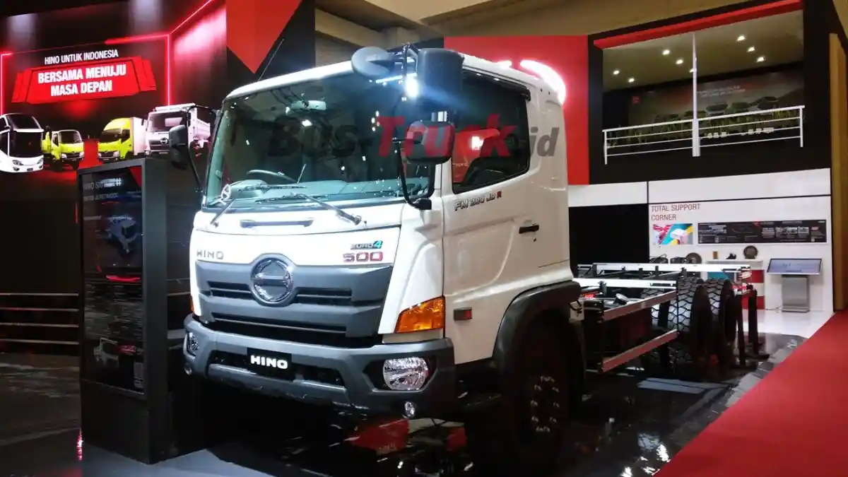 Foto - Di GIIAS 2025 Primajasa Borong 100 Unit Bus Hino