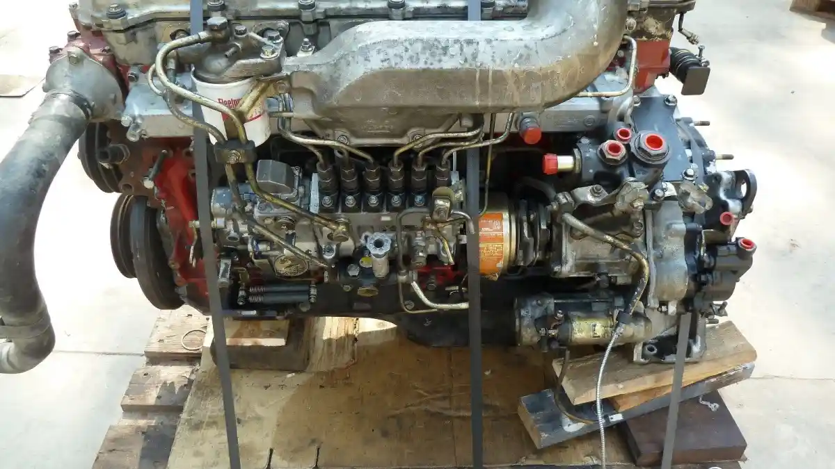 Foto - CSR Hino Sumbang Mesin J08C Seharga Rp 130 Jutaan ke SMKN 2 Ternate