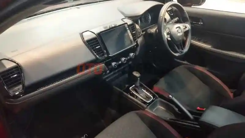 Foto - Pertemuan Pertama Kami Dengan Honda City Hatchback