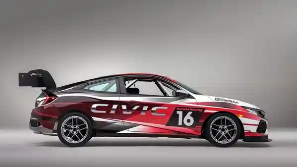 Foto - Keren! Honda Pajang Civic Turbo Spek Balap di SEMA 2016