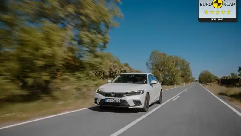 Mobil Listrik - Honda Civic HEV Raih Peringkat Tertinggi Tes Keselamatan