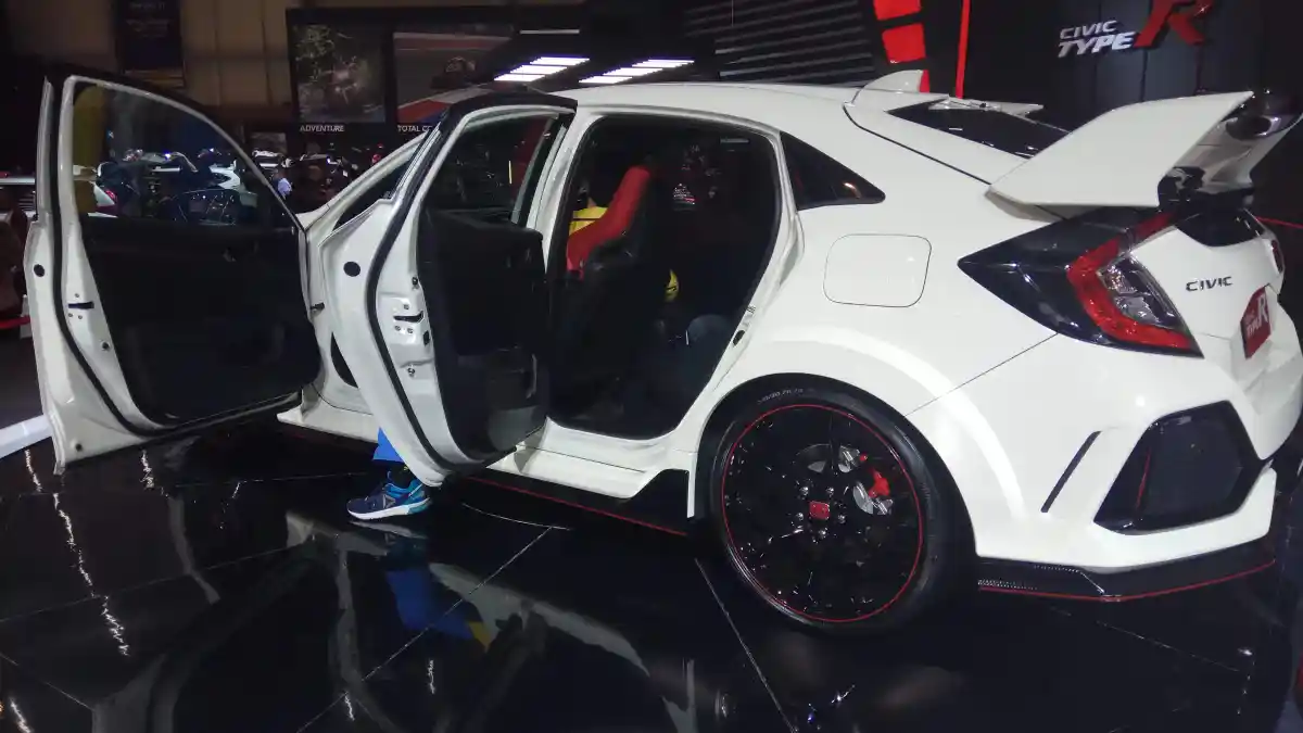 Berita - GALERI: Honda Civic Type R 2017 (17 Foto)