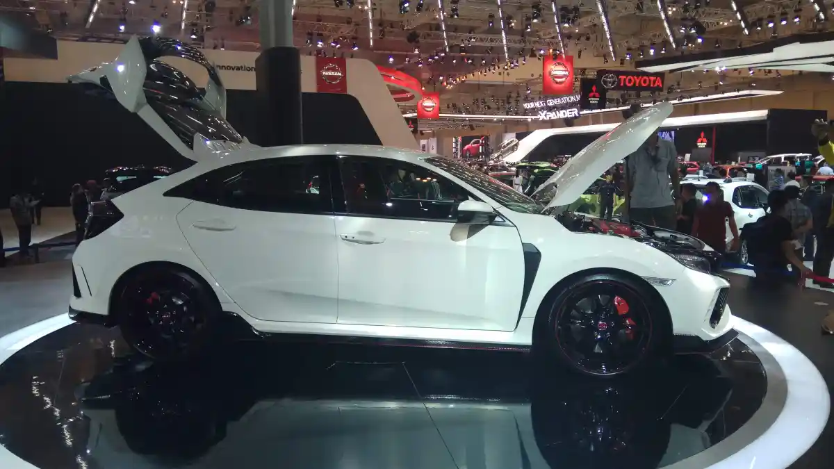 Foto - GALERI: Honda Civic Type R 2017 (17 Foto)