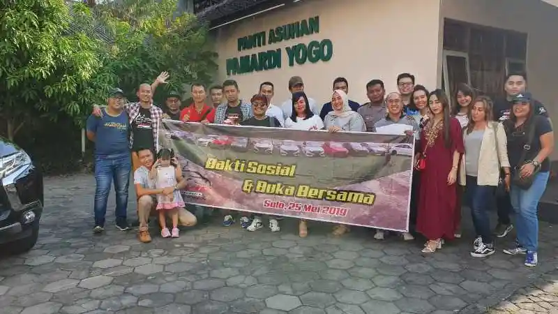 Foto - Komunitas Honda Civic Turbo Lakukan Serbu Panti Asuhan