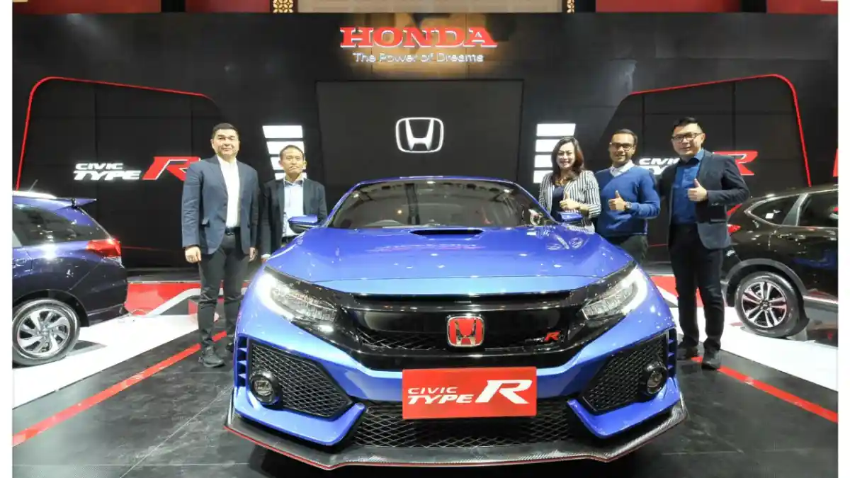 Foto - Honda Civic Type R Warna Biru Pertama Kalinya Dirilis di Tanah Air