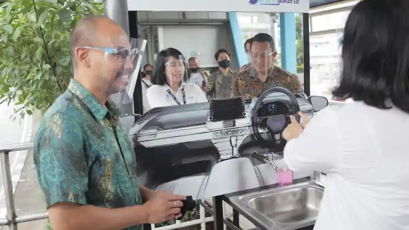 Berita - Peduli Covid-19, Komunitas Honda Bangun Fasilitas Cuci Tangan Di Halte Transjakarta