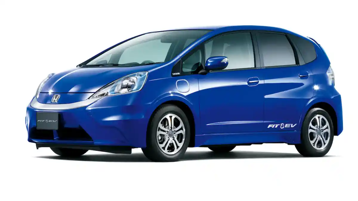 Foto - Honda Jazz Generasi Ketiga Segera Bermesin Listrik