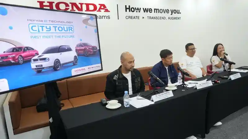 Foto - Kolaborasi Honda Dengan Komunitas Pemandu Wisata Gunakan Produk Elektrifikasinya