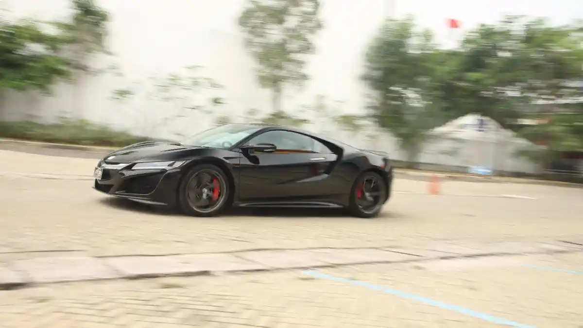 Berita - Klaim Konsumsi BBM Honda NSX Tak Jauh Beda Dengan Wuling Cortez