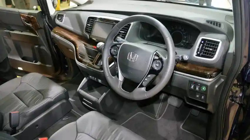 Foto - Honda Menghidupkan Lagi Elysion Untuk Lahap Alphard