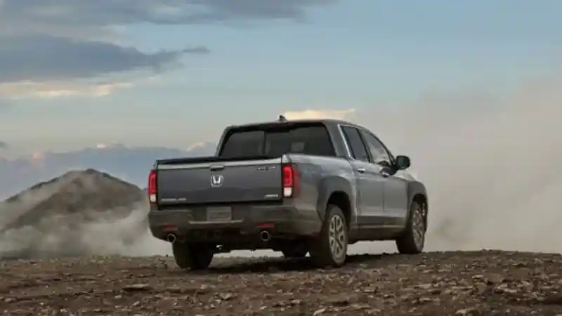 Foto - Ratusan Ribu SUV Honda Direcall Karena Kap Mudah Terbuka