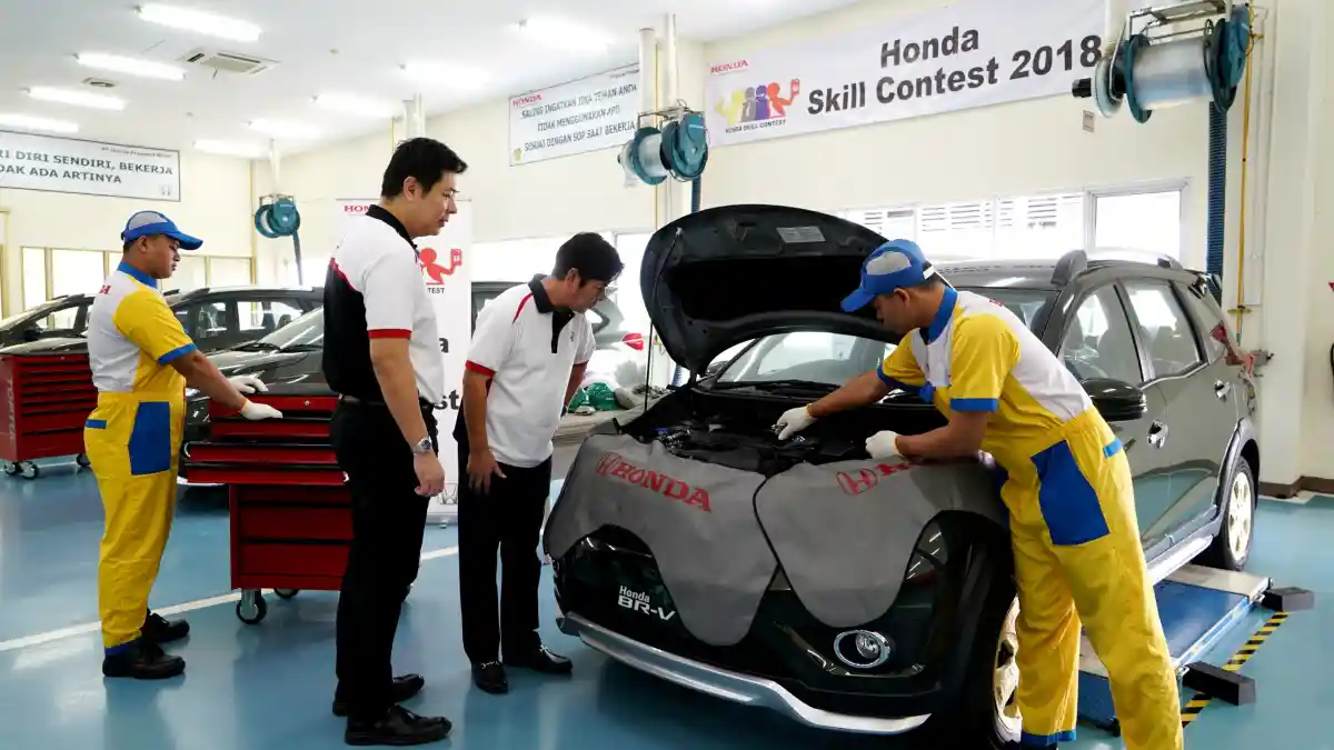 Foto - Adu Kemampuan Teknisi dan Sales Honda Masuk Babak Final