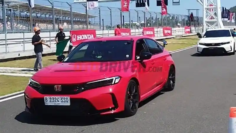 Foto - Honda Ajak Jajal Semua Varian RS dan Civic Type R di Mandalika 