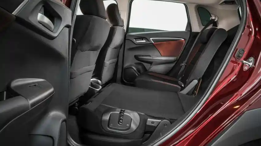 Foto - Inilah Interior Honda WR-V. Mirip Jazz? (6 Foto)