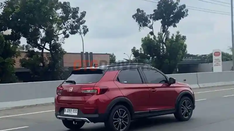 Foto - Tes Lengkap: Honda WR-V 2023