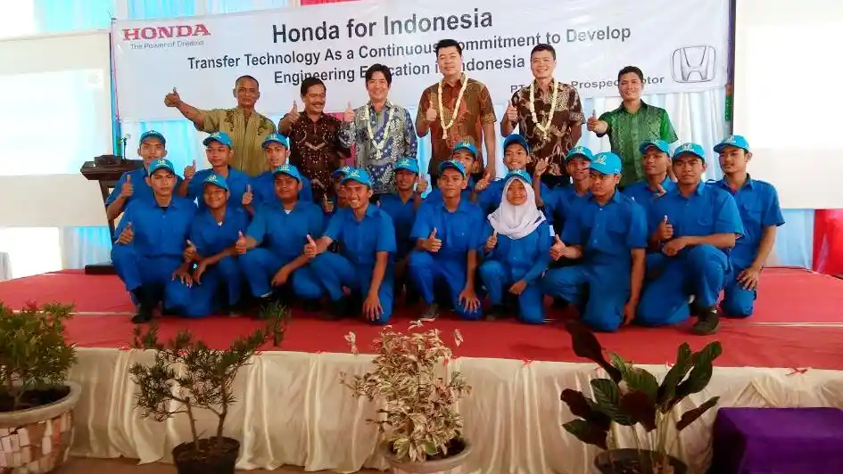 Foto - Honda Kembali Gandeng SMK Untuk Cetak Teknisi di Bengkel Resmi
