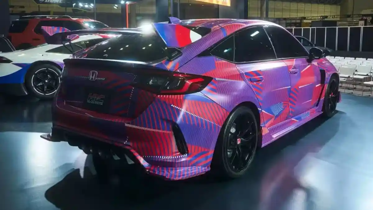 Foto - Honda Civic Type R HRC Track Edition Resmi Diperkenalkan
