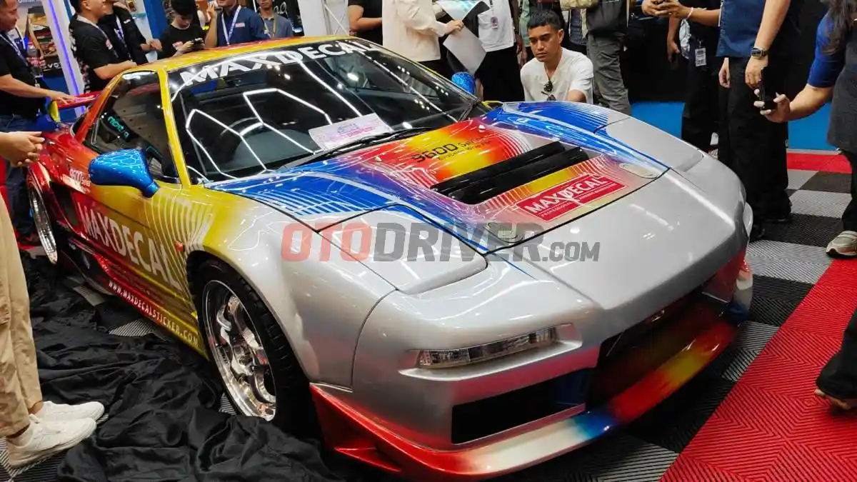 Foto - MaxDecal Pamer Teknologi Wrapping Terbaru di IMX 2026, Bikin Tampang Honda NSX Berubah
