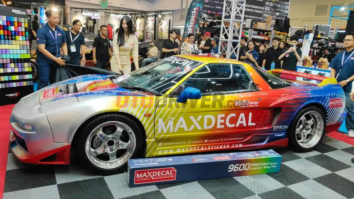 Foto - MaxDecal Pamer Teknologi Wrapping Terbaru di IMX 2026, Bikin Tampang Honda NSX Berubah