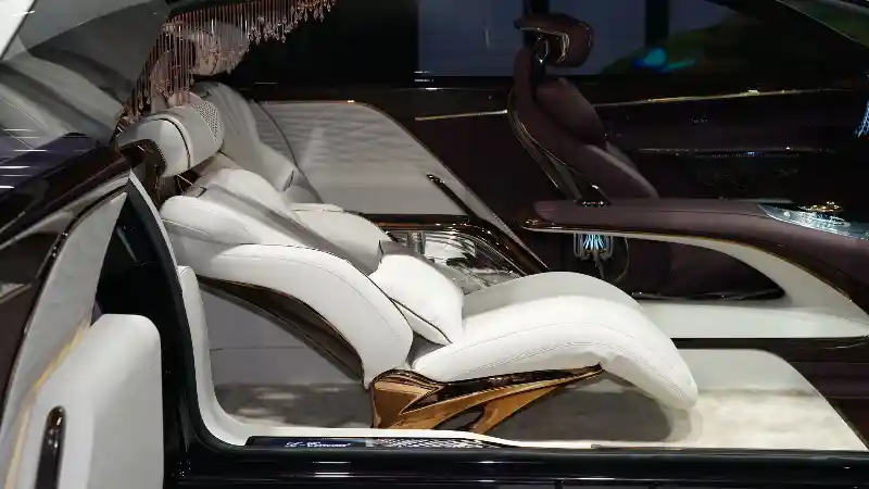 Foto - Hongqi L-Concept, Konsep Edan Mobil Mewah Tanpa Kemudi Dan Punya Hiasan Lampu Gantung