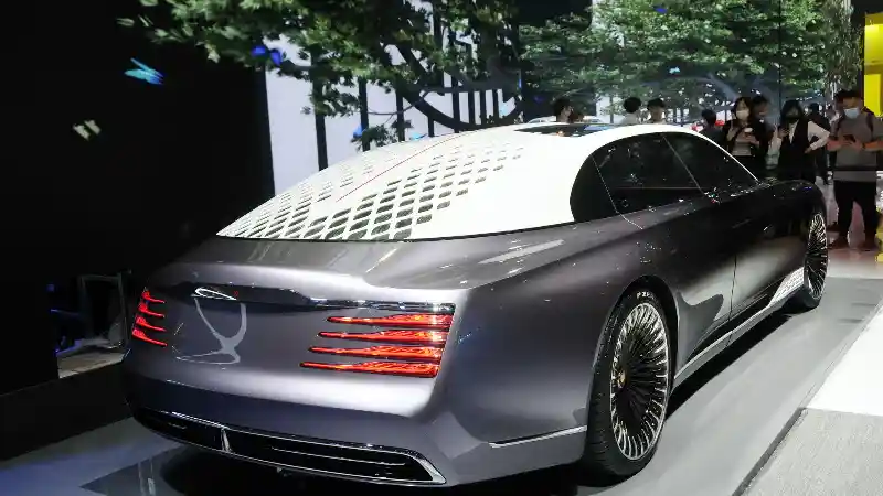 Foto - Hongqi L-Concept, Konsep Edan Mobil Mewah Tanpa Kemudi Dan Punya Hiasan Lampu Gantung