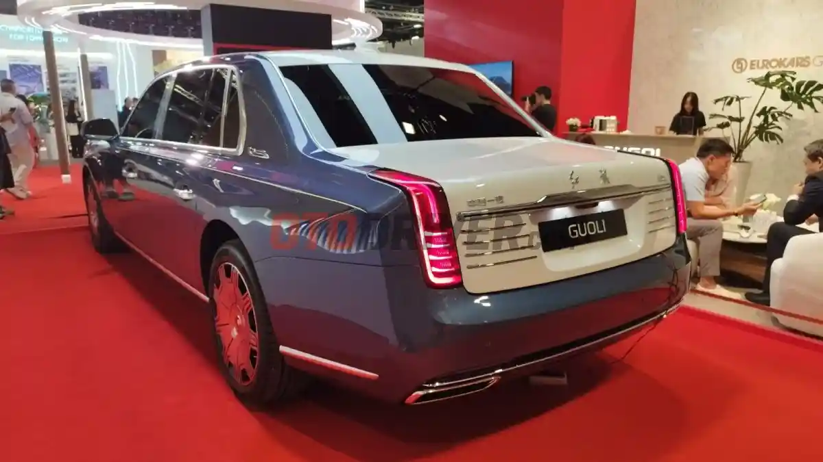 Foto - Berjumpa Langsung Hongqi Guoli, Limousine Ultra Luxury Untuk Para Tamu Negara