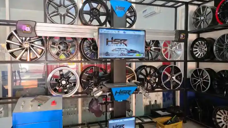 Foto - HSR Wheel Serentak Buka 14 Gerai Resmi Di Jawa
