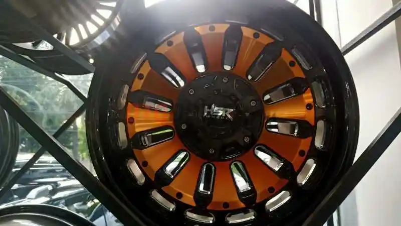 Foto - Bangga Produk Lokal, HSR Wheel Fasilitasi Modifikator Tanah Air untuk Desain Velg