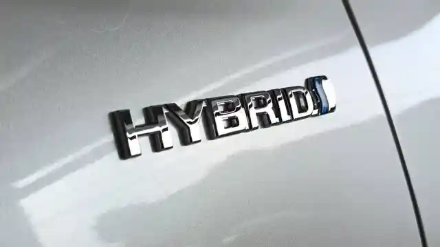 Berita - Data Konsumsi BBM Mobil Hybrid Yang Pernah Kami Tes