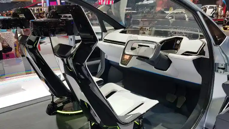 Foto - Kapan MPV Hybrid Daihatsu Mulai Dijual?