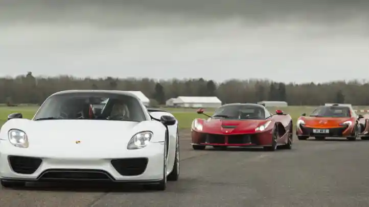 Berita - Ingin Geber Hypercar Hingga 300 Km/Jam? Ini Caranya