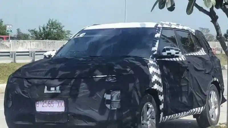 Foto - Kona Bermesin Bensin Lenyap Dari Situs Hyundai. Isyarat Kemunculan SUV Baru