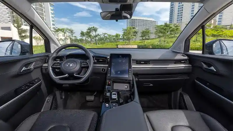 Foto - Hyundai Custin Resmi Meluncur Di Vietnam, Bakal Jadi Rival Kijang Innova Zenix