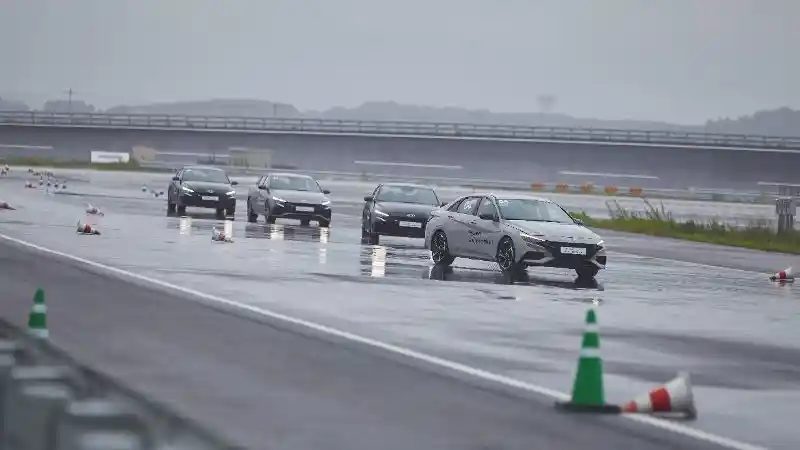 Foto - Menjajal Hyundai Avante N Langsung di Negeri Ginseng 