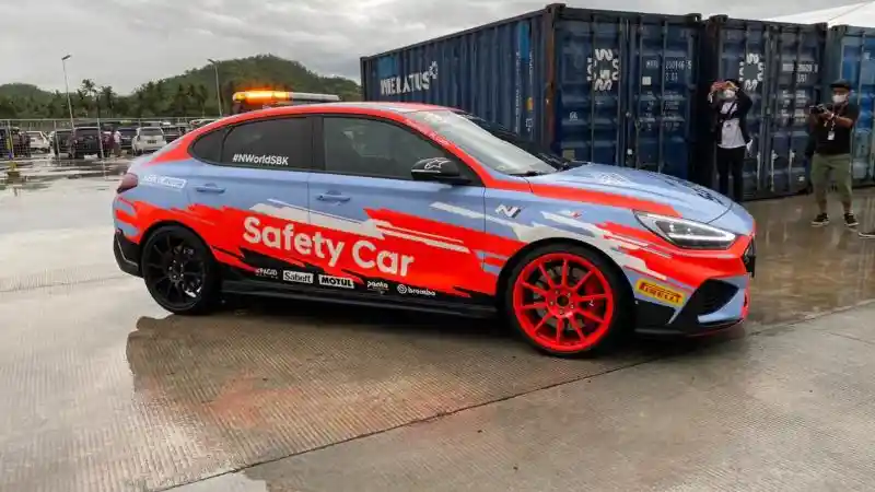 Foto - GALERI: Hyundai i30 Fastback N (10 FOTO)