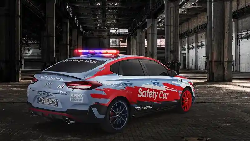 Foto - Intip Spesifikasi Safety Car Untuk Ajang WSBK