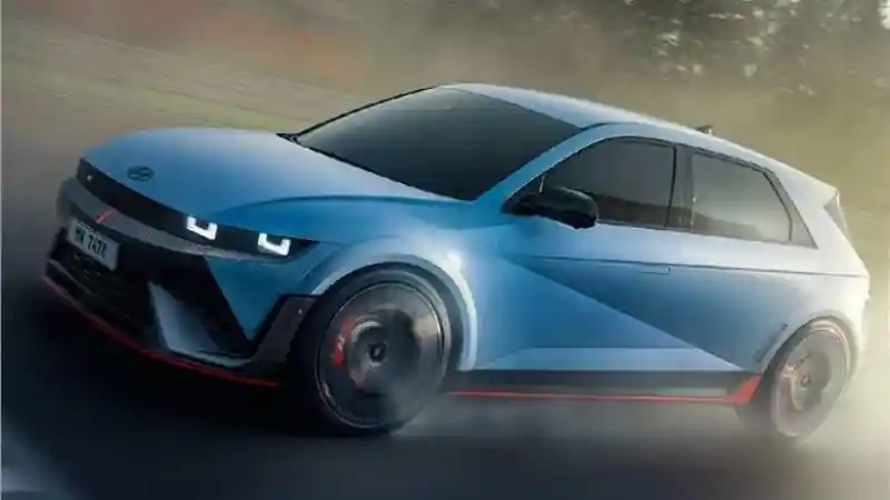 Foto - Deretan Mobil Yang Meluncur Di IIMS 2024