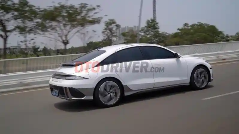 Foto - Catatan Akselerasi 0-100 Km/jam Hyundai Ioniq 6, Tak Sampai 5 Detik