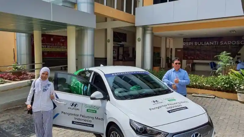 Berita - Tenaga Medis Jakarta Dibantu Mobil Listrik Hyundai untuk Tangani Covid-19