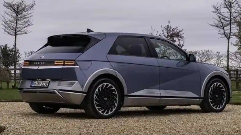 Foto - Teknologi Terbaru Hyundai Memungkinkan Ioniq 5 Berjalan 100 Km Dengan Hanya 5 Menit Charge Baterai