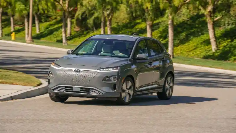 Foto - Hyundai Hadirkan Ioniq EV dan Kona EV Sekaligus. Ini Harga On The Roadnya. 